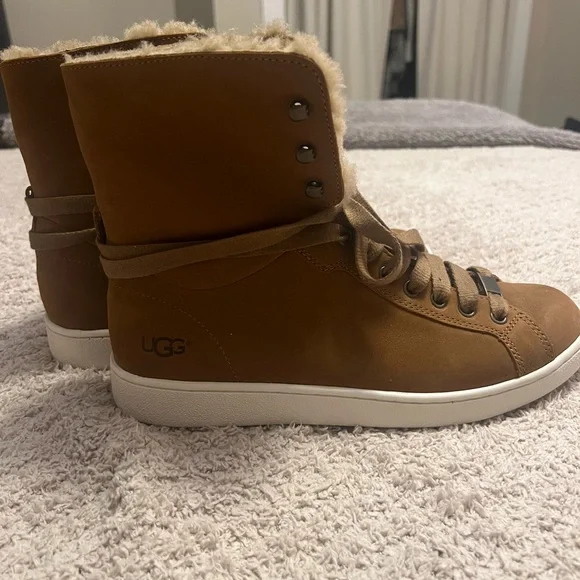 Genuine Ugg Starlyn in Chestnut - Picture 3 of 8